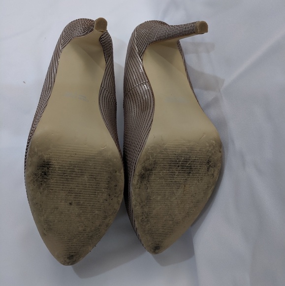 Colin Stuart Nude/Tan Pumps - Picture 2 of 6